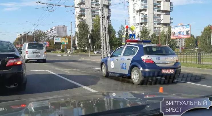 На перекрёстке ул. Московская и Гаврилова автомобиль милиции попал в ДТП