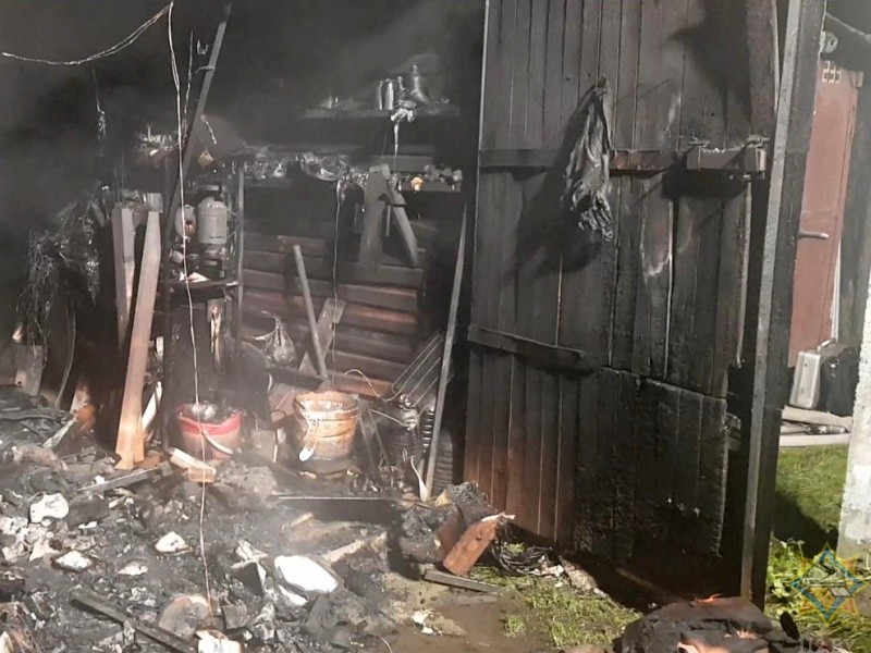 На пожаре в своем гараже погиб житель Бреста
