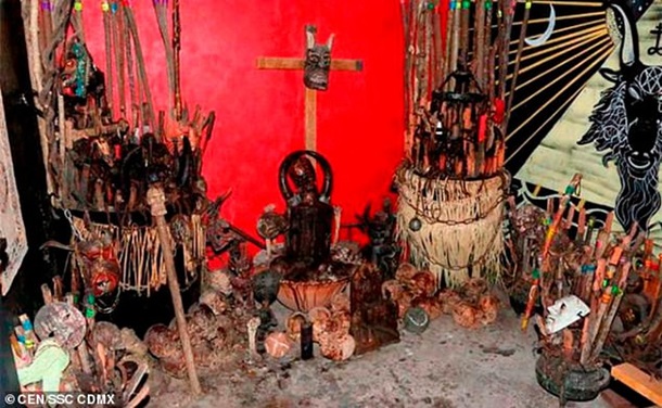 Наркоторговцы создали алтарь из черепов в Мексике
