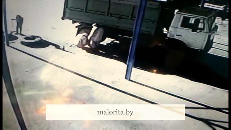 Обстоятельства ЧП в Малорите: взрыв колеса раскидал людей (видео)