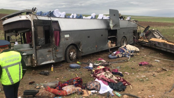 Пассажирский автобус в Казахстане попал в ДТП: есть погибшие