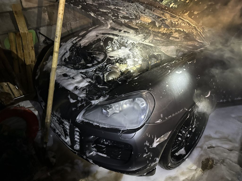 Porsche загорелся в гараже под Гродно
