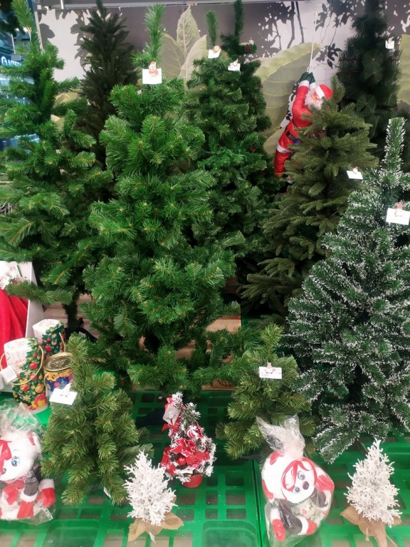 Где в Бресте дешевле купить елку и новогоднюю атрибутику?