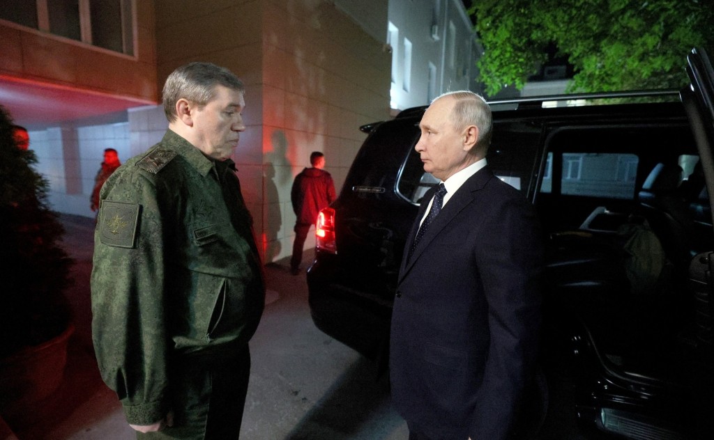 Путину в Ростове доложили о военных действиях в Украине