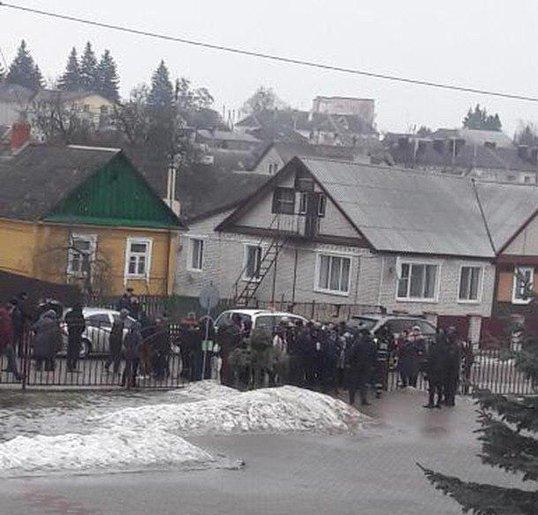 Ученик с ножом напал на учителя и детей в Столбцах. Есть жертвы