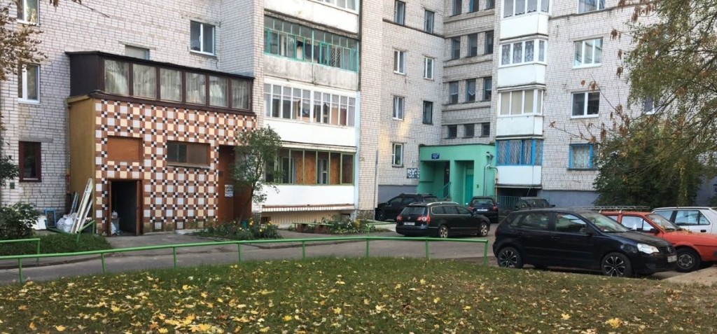 В Барановичах во дворе многоэтажки мужчина открыл стрельбу