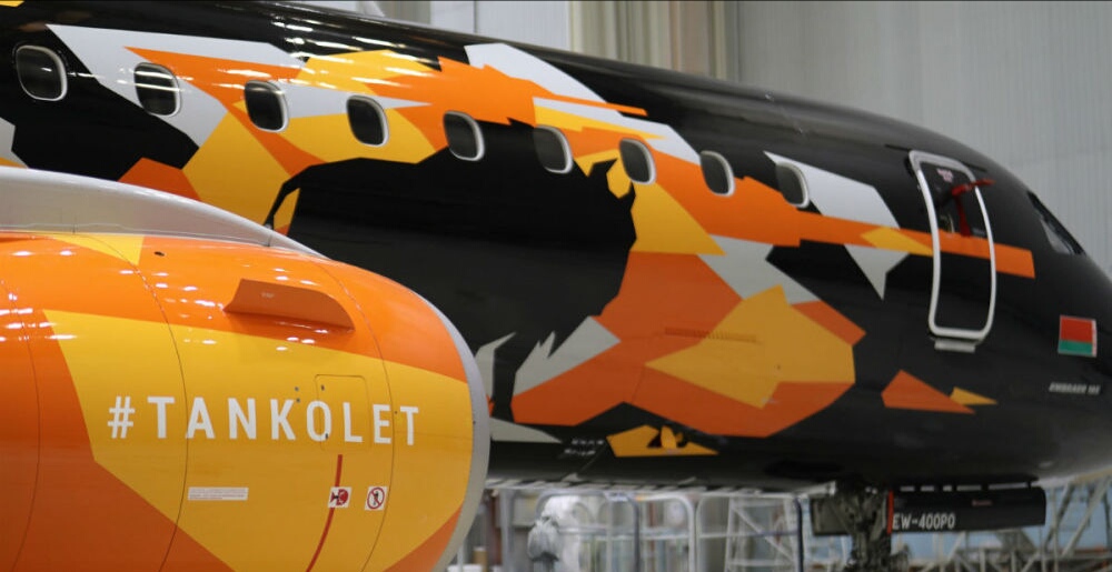 В Минск прилетел новый «Танколет» с изображением зубра