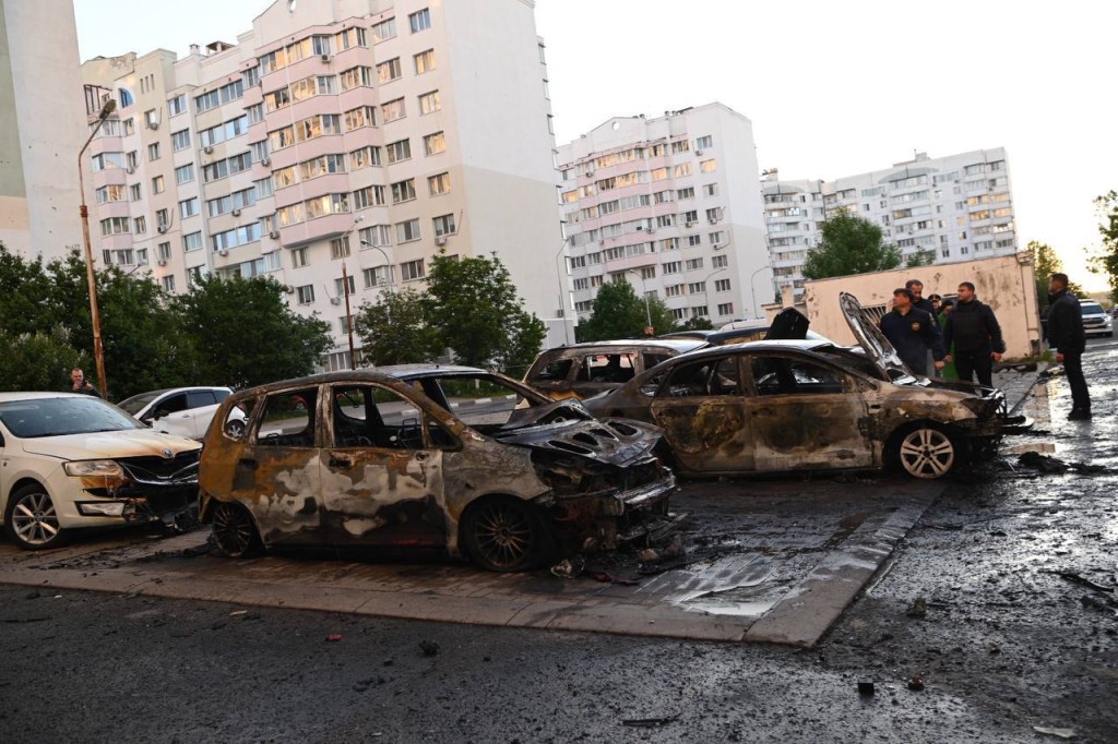 Обстрел Белгорода: сгорели 9 автомобилей, повреждены многоэтажки