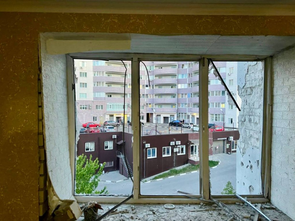 Обстрел Белгорода: сгорели 9 автомобилей, повреждены многоэтажки