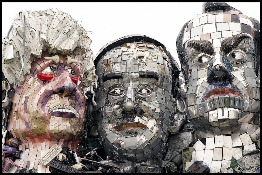 Британский художник сделал из мусора лица лидеров Большой семерки
