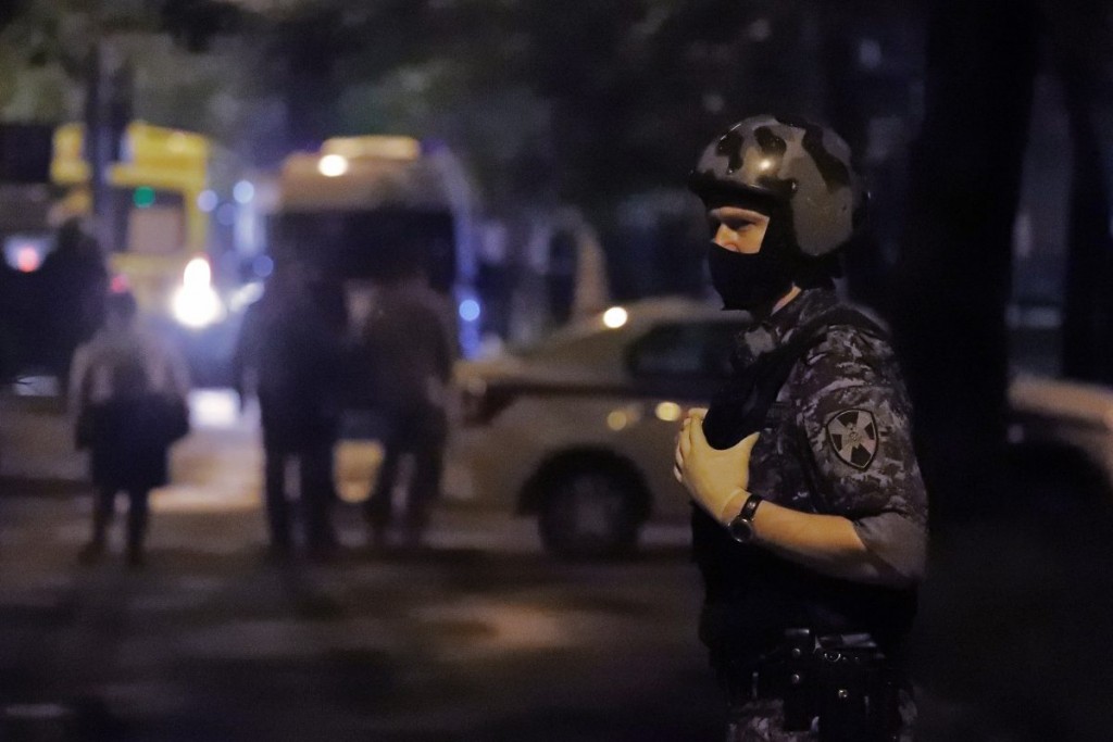 Бывший чиновник открыл стрельбу по прохожим в Москве: есть пострадавшие