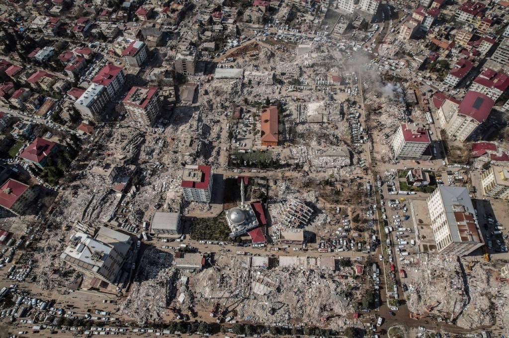 Число погибших из-за землетрясений в Турции превысило 20 тысяч человек