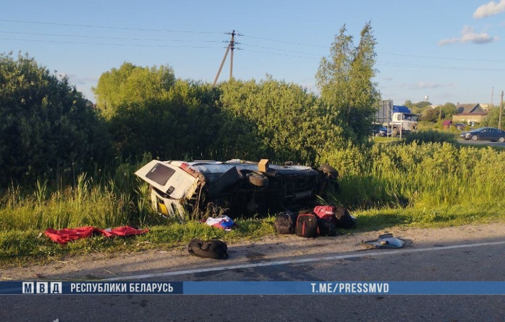 Страшное ДТП с Volkswagen и микроавтобусом под Докшицами: двое погибших