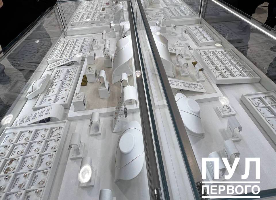 Лукашенко посетил "Первый национальный торговый дом"