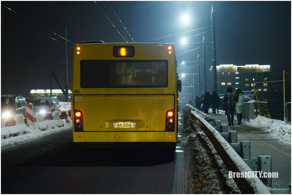ДТП с участием автобуса на Кобринском мосту заблокировало движение в центр города