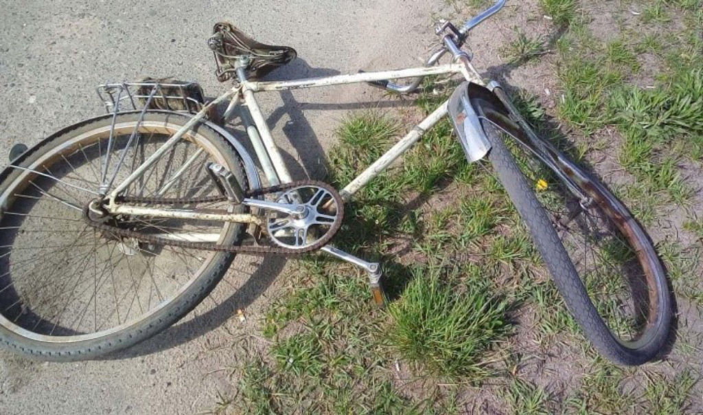Джили сбила велосипедиста в Ивацевичах