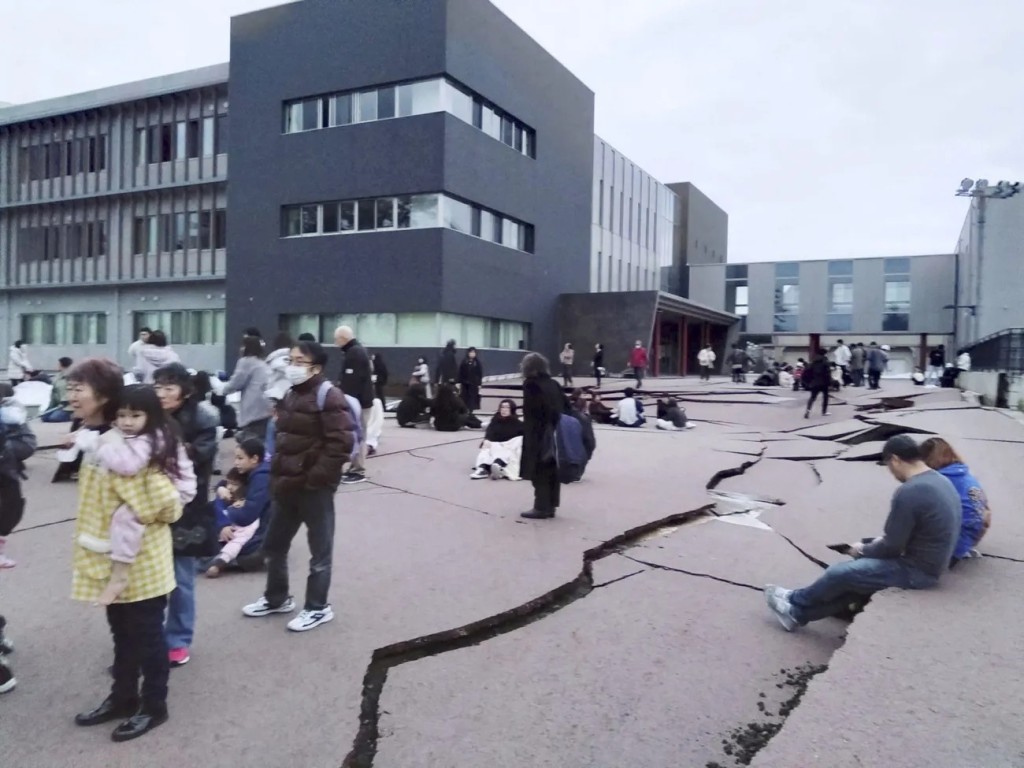 Число жертв землетрясения в Японии выросло до 73