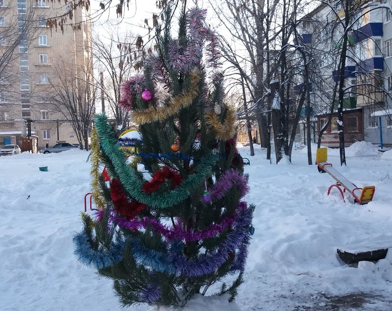 Уличный новогодний декор своими руками: как украсить участок к Новому году без больших затрат