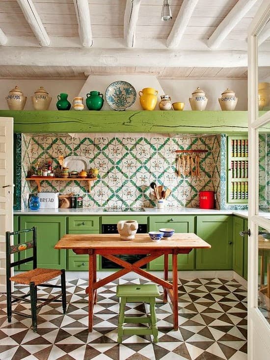 Красивая кухня в загородном доме: 38 ярких идей