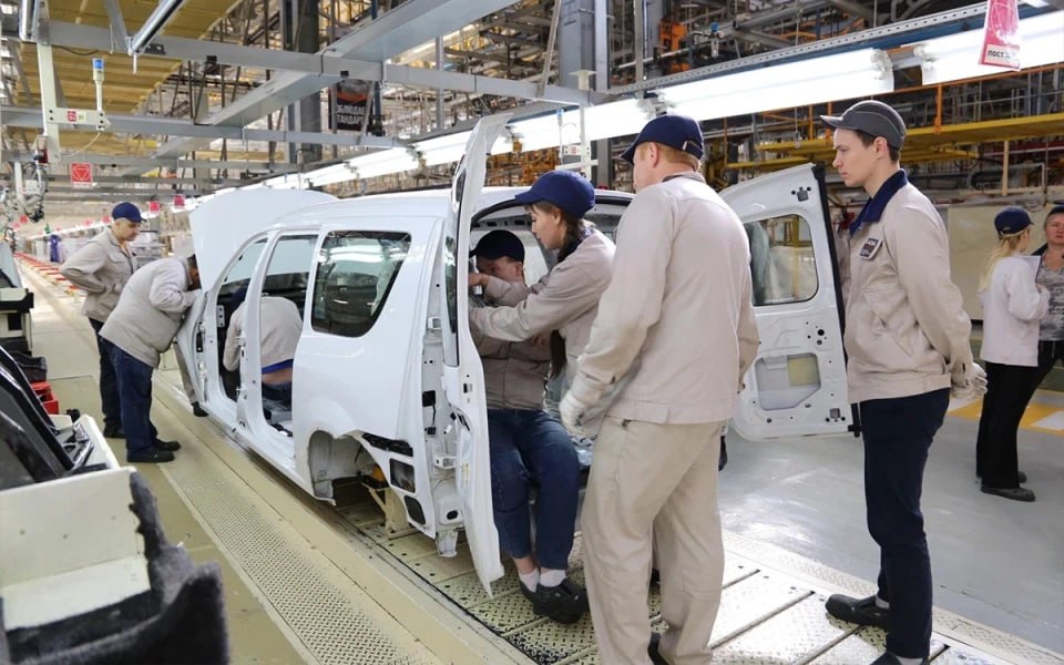 АвтоВАЗ снова выпускает Lada Largus в Ижевске