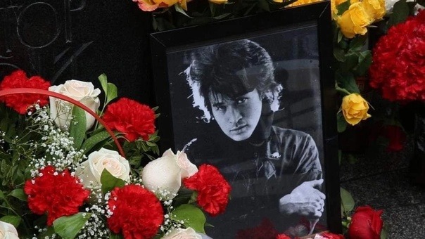 Легенда рока Виктор Цой погиб ровно 32 года назад