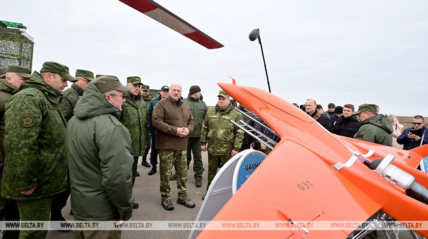 Лукашенко: Беларусь и Россия вместе могут производить любые типы вооружений
