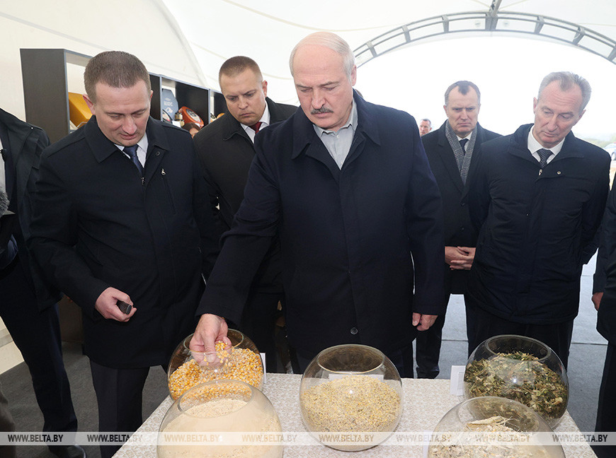 Лукашенко пообещал все зиму контролировать цены на сельхозпродукцию