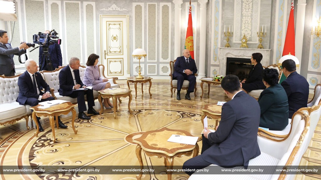 Лукашенко попросил совета у Узбекистана по проведению выборов