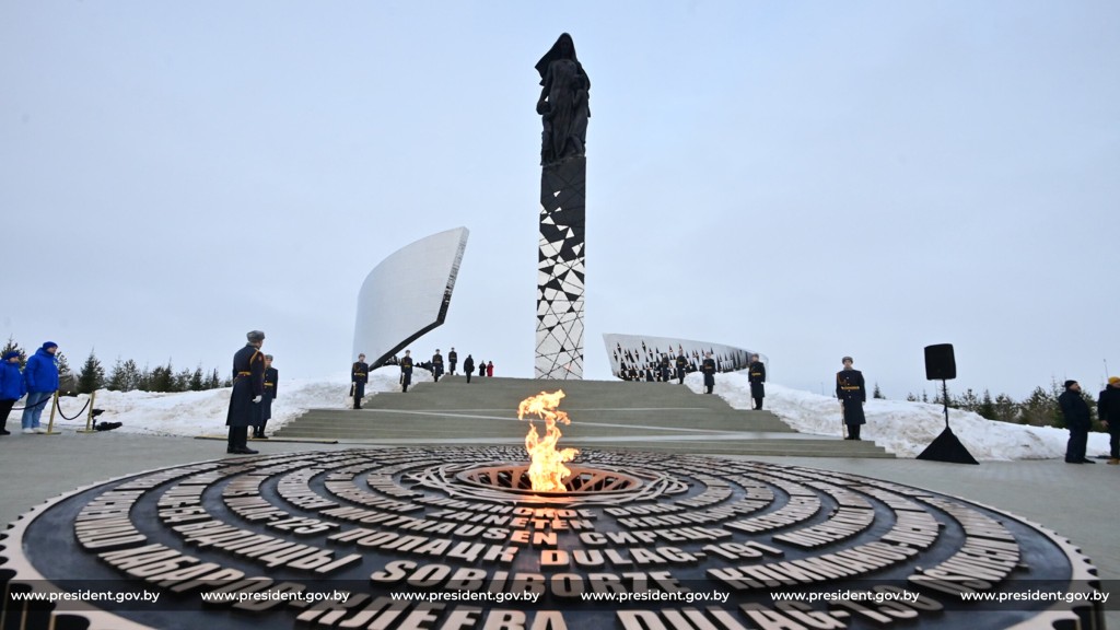 Лукашенко с Путиным открыл мемориал жертвам геноцида в Ленобласти