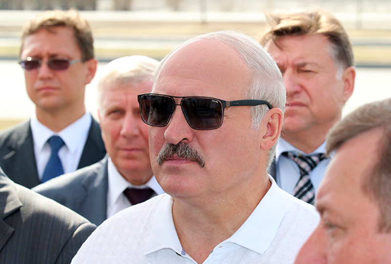 Лукашенко впервые показался на публике в очках для зрения