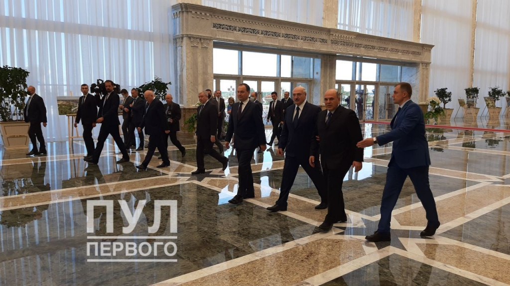Лукашенко встретился с премьером России Мишустиным