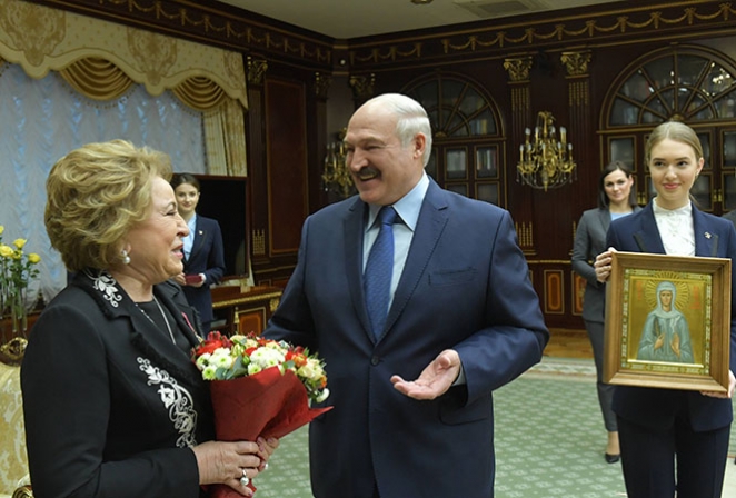 Лукашенко вручил орден «самому близкому человеку»