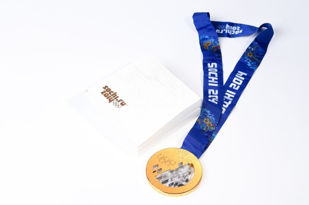 Домрачева передала свою первую золотую медаль Олимпийскому музею Беларуси