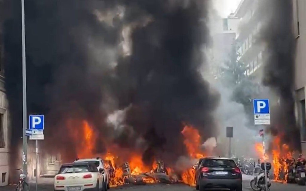 В Милане из-за взрыва загорелись машины и дома, пострадали четыре человека 