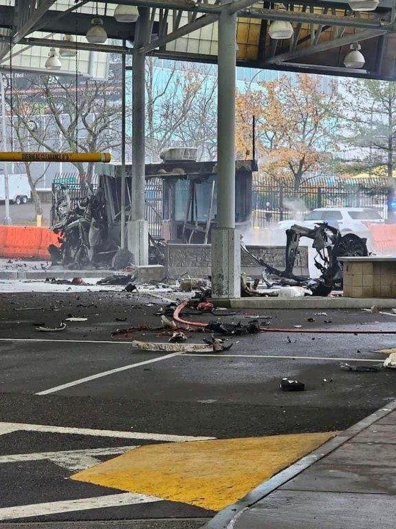 Погибли двое: мост между США и Канадой закрыли после взрыва автомобиля