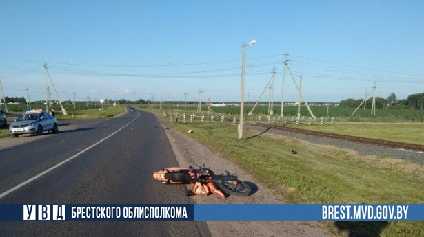 Мотоциклист врезался в минивен в Ивацевичах