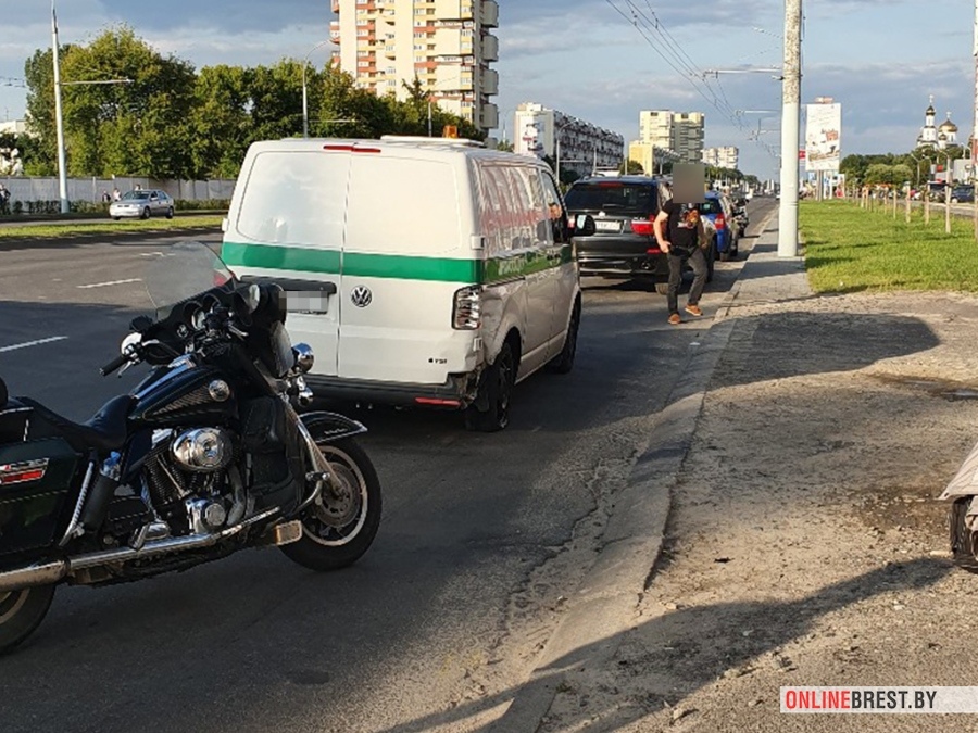 Мотоциклист врезался в столб в Бресте