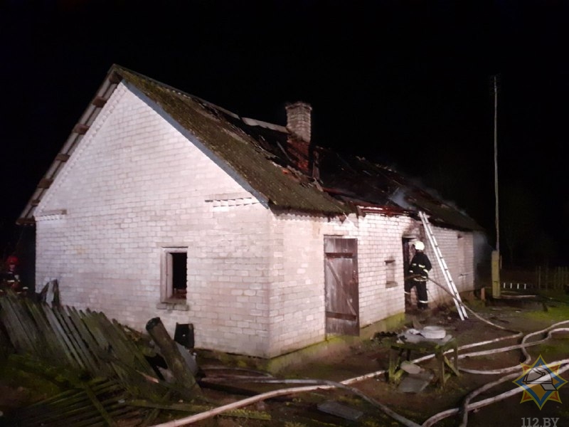 Мужчина в борьбе с «нечистой силой» сжег свой дом в Островецком районе