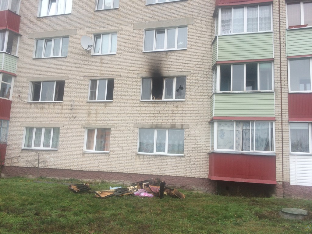 Мужчину спасли из горящей квартиры в Добруше
