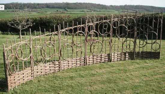 Настоящий плетеный забор для дачи: 45 фото интересных вариантов