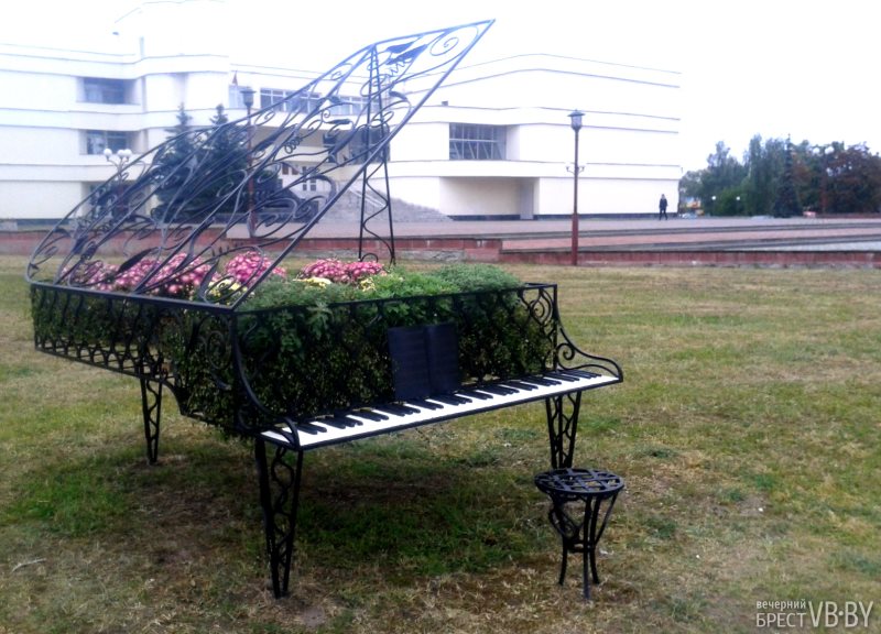 Необычный рояль появился в Бресте