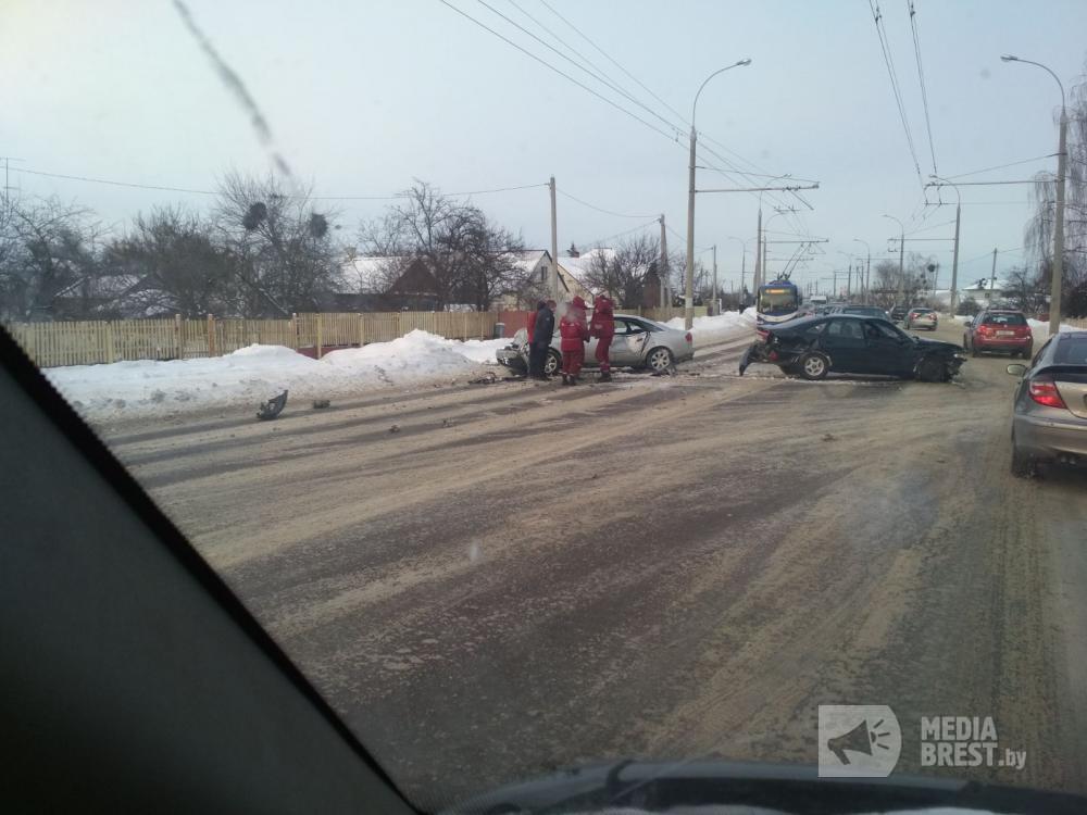 Серьезная авария произошла на улице Суворова в Бресте