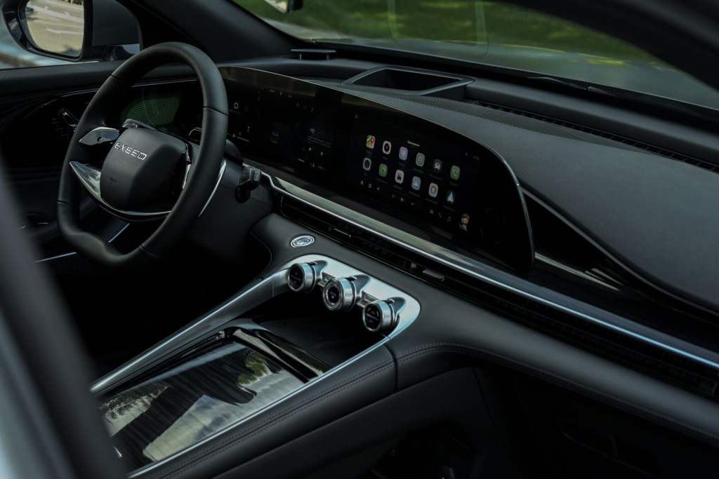 Первую партию китайских кроссоверов Exeed RX привезли в Беларусь