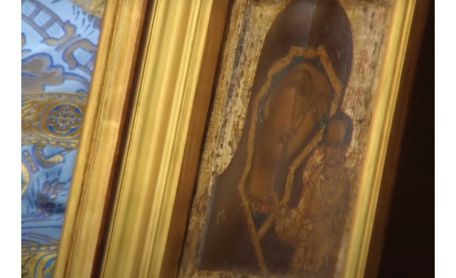Патриарх Кирилл показал ранее утерянную икону Казанской Божией Матери