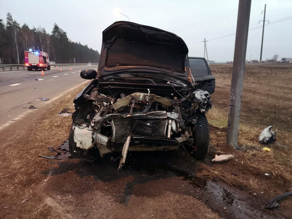 Лобовая авария под Слуцком: один погибший и пять пострадавших