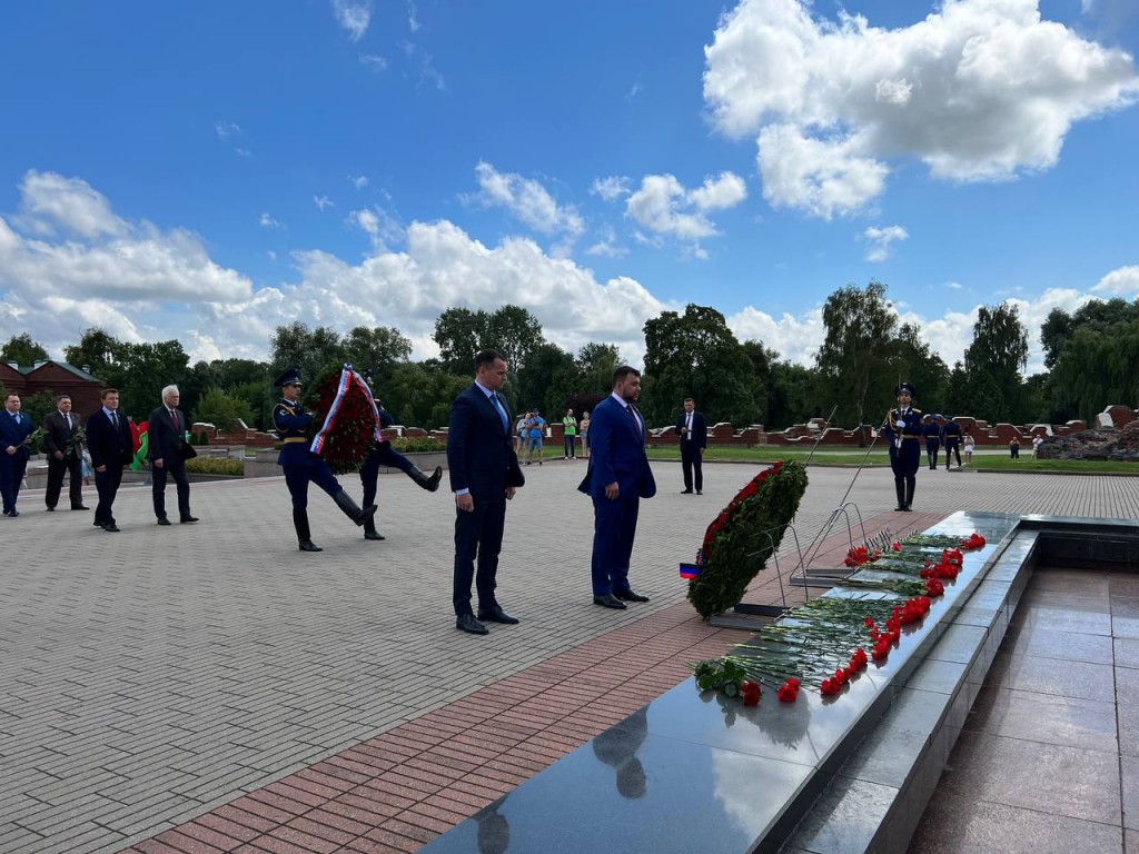 Глава ДНР Пушилин посетил Брестскую крепость вместе с делегацией