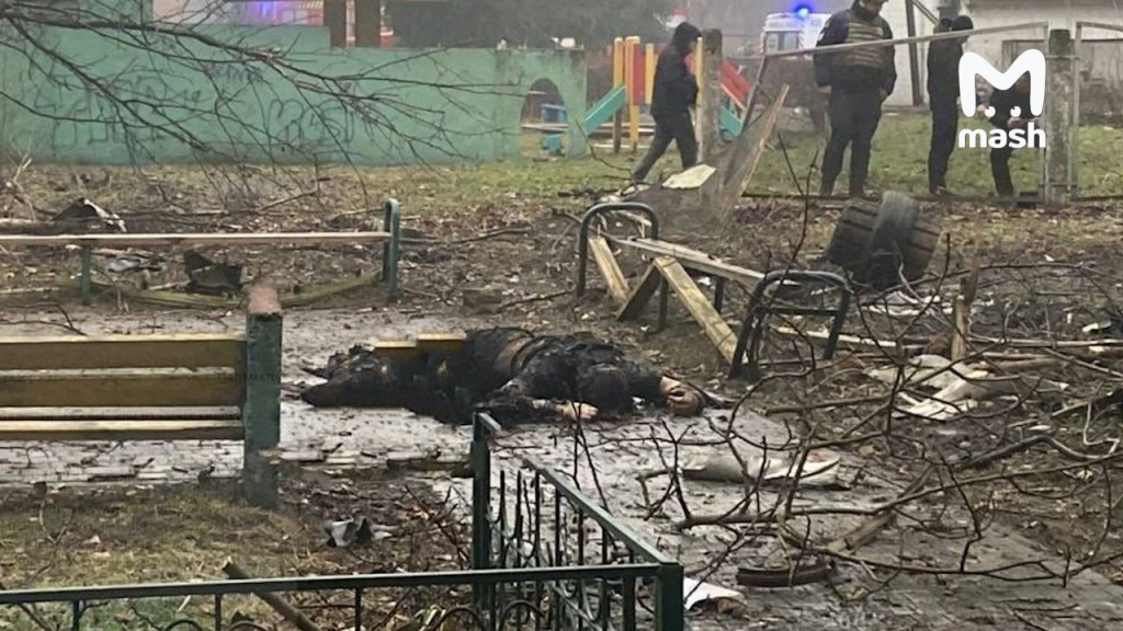Вертолет упал около детского сада в Киевской области