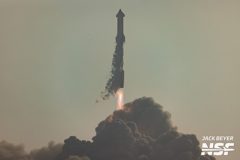 Сверхтяжелая ракета Starship компании SpaceX взорвалась после взлета