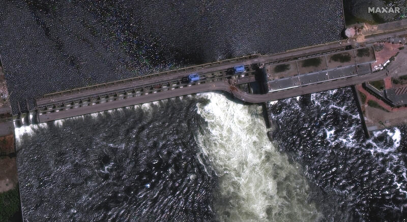 Плотина Каховской ГЭС разрушена из-за повреждений, началось затопление
