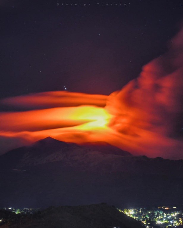 Извержение вулкана Этна произошло на итальянской Сицилии